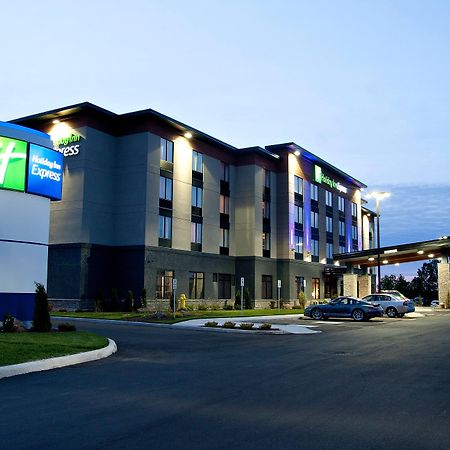 Holiday Inn Express Pembroke By Ihg Bagian luar foto