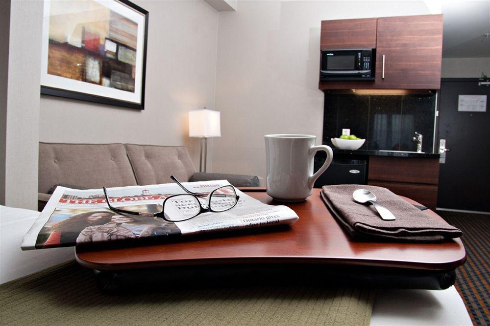 Holiday Inn Express Pembroke By Ihg Bagian luar foto