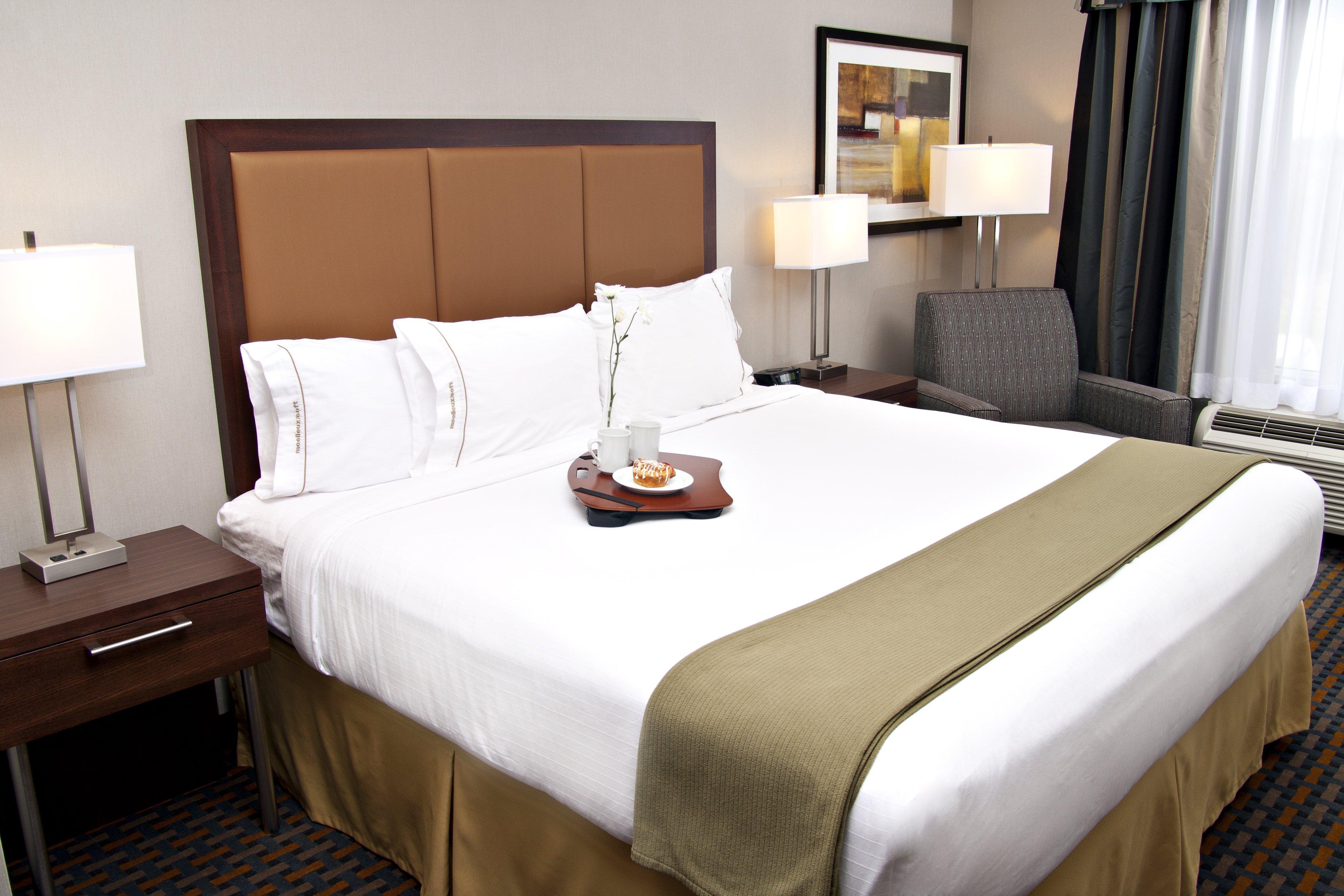 Holiday Inn Express Pembroke By Ihg Bagian luar foto