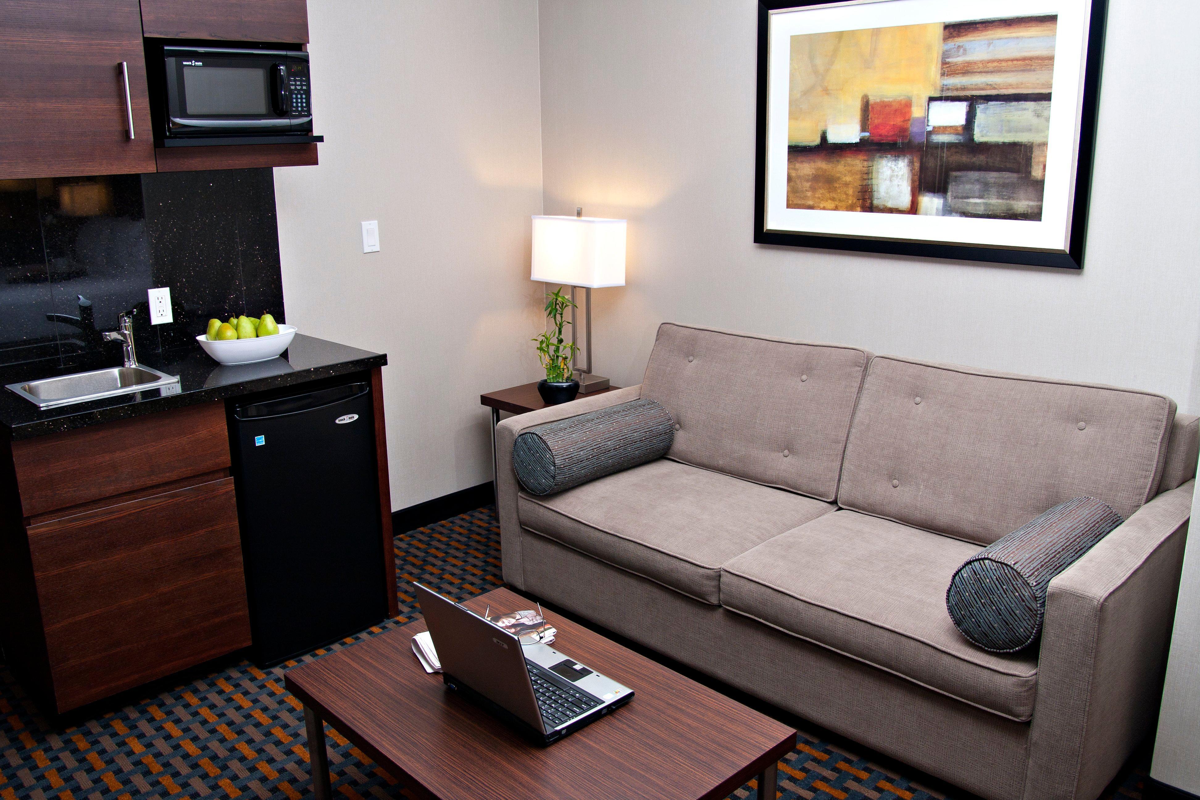 Holiday Inn Express Pembroke By Ihg Bagian luar foto