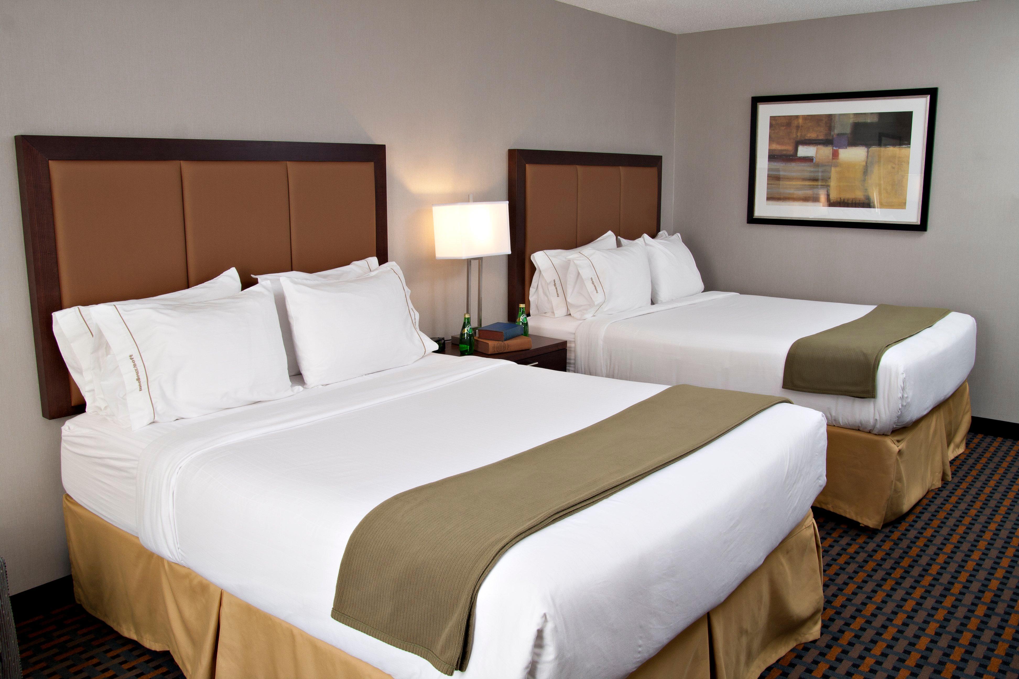 Holiday Inn Express Pembroke By Ihg Bagian luar foto