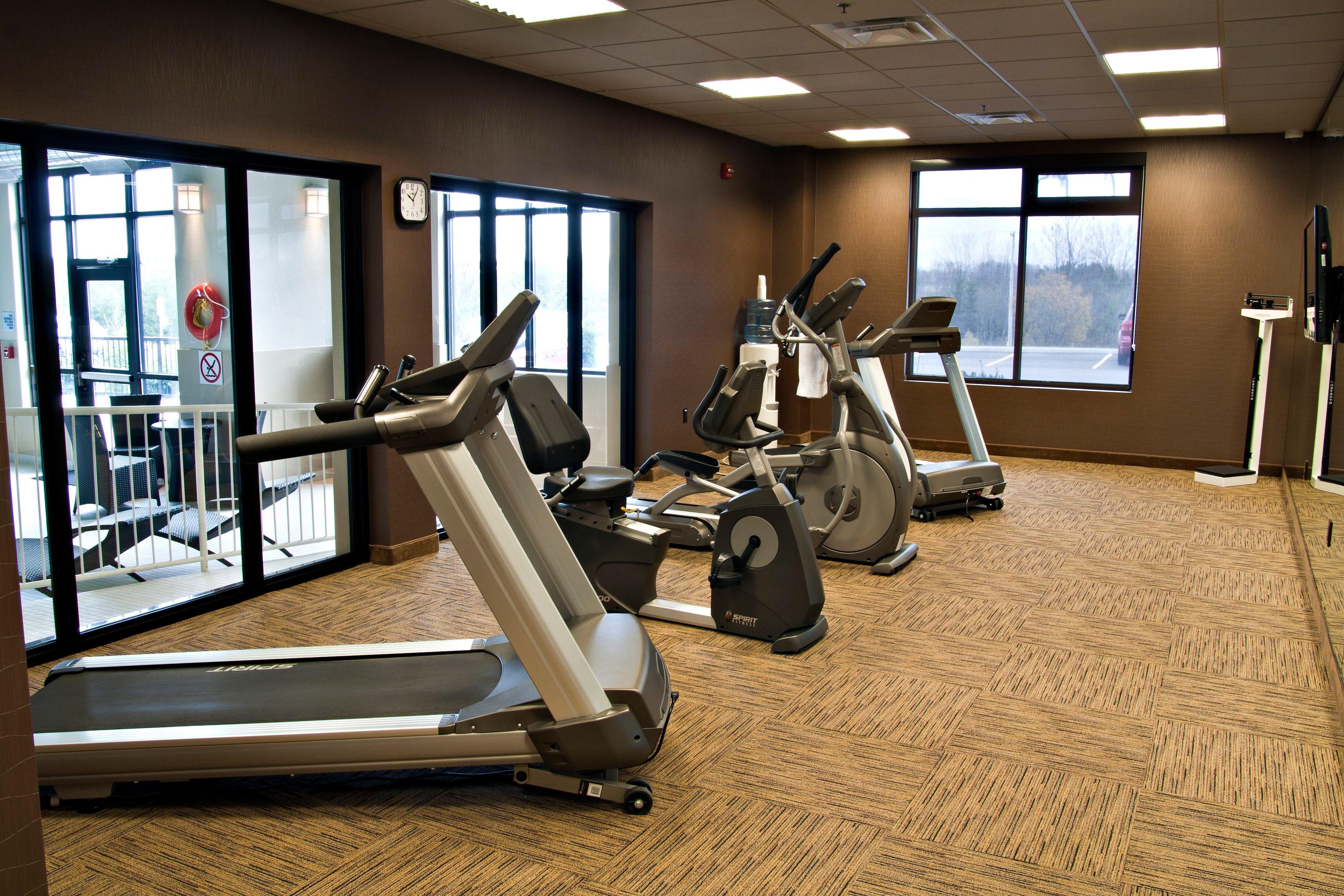 Holiday Inn Express Pembroke By Ihg Bagian luar foto