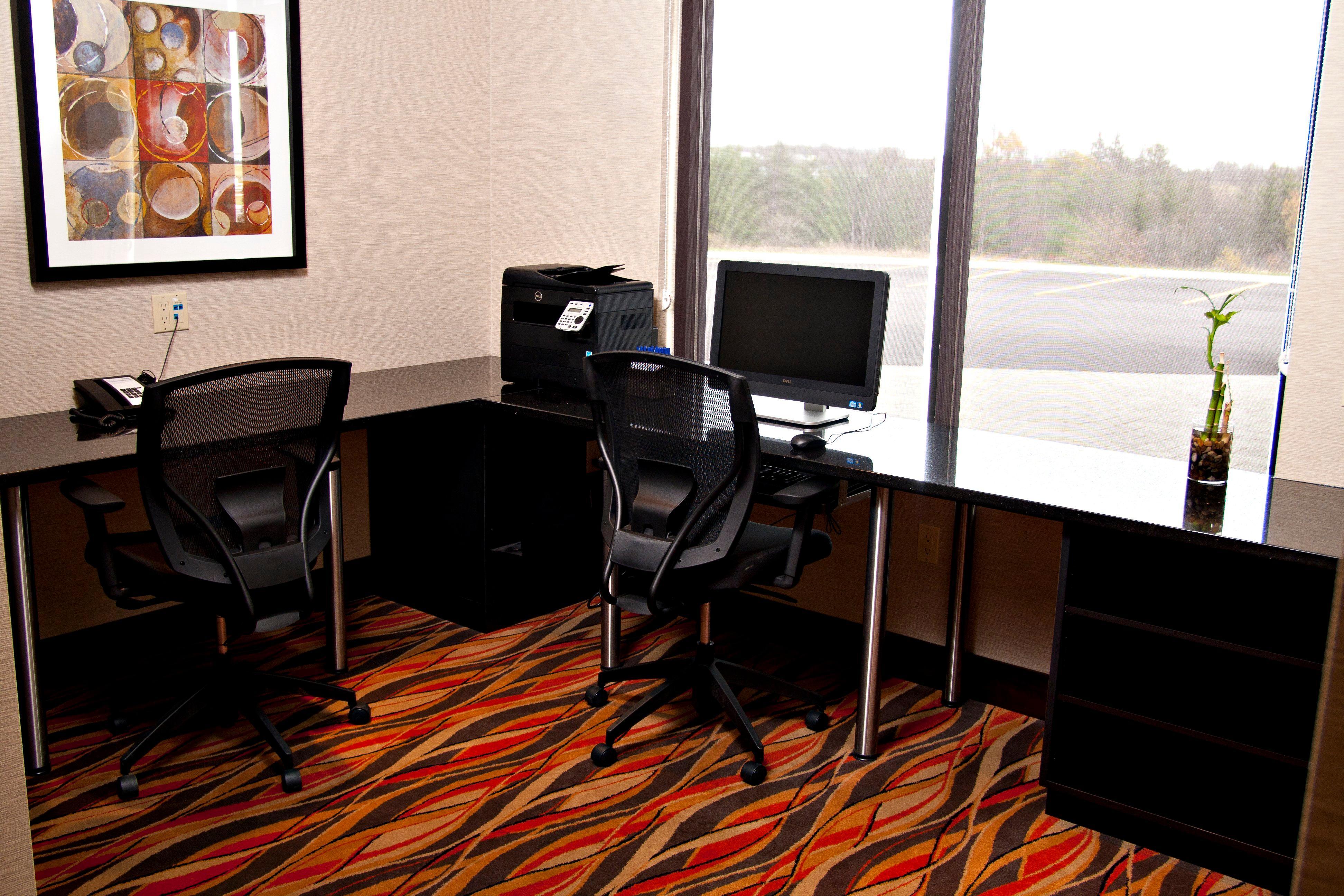 Holiday Inn Express Pembroke By Ihg Bagian luar foto