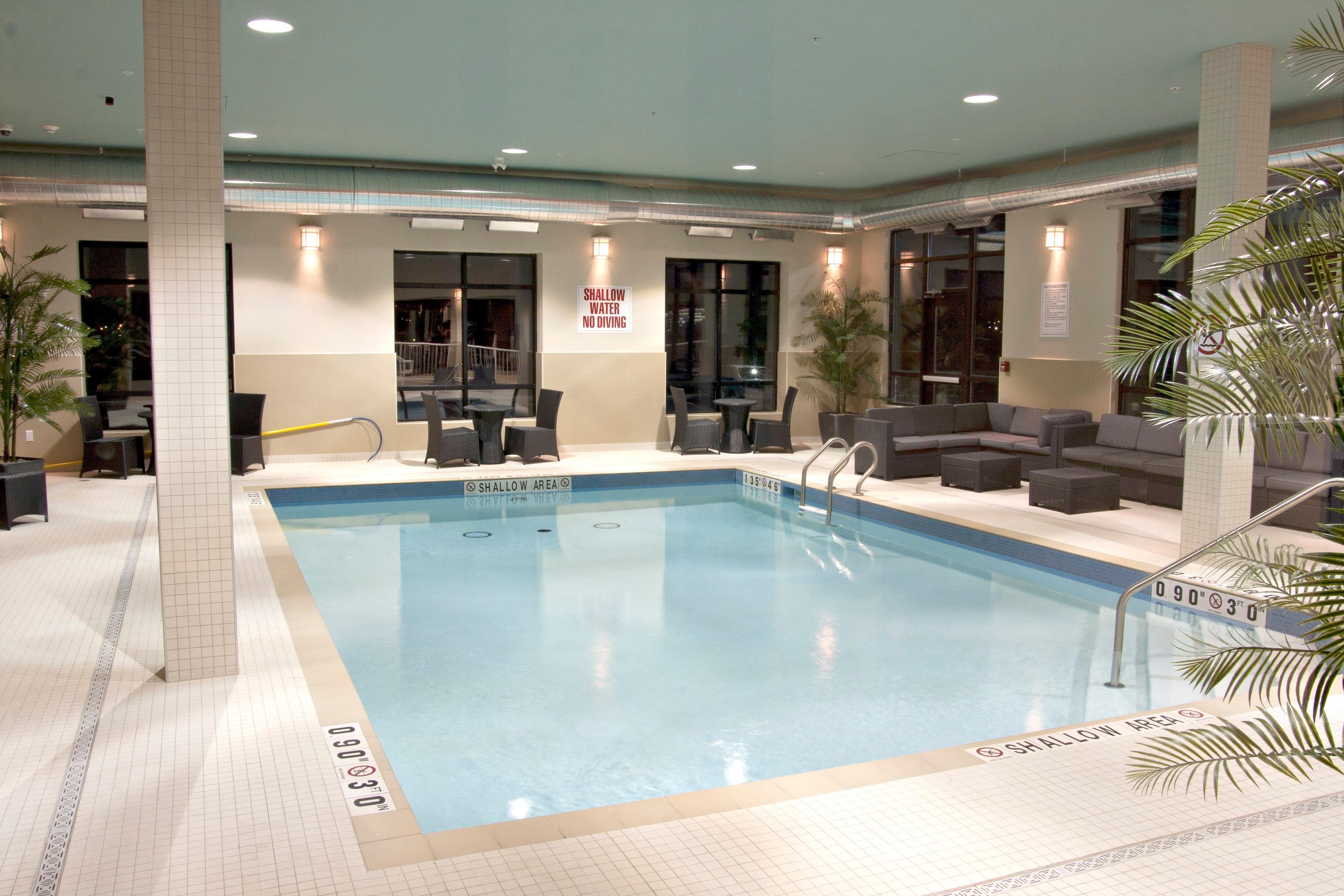 Holiday Inn Express Pembroke By Ihg Bagian luar foto