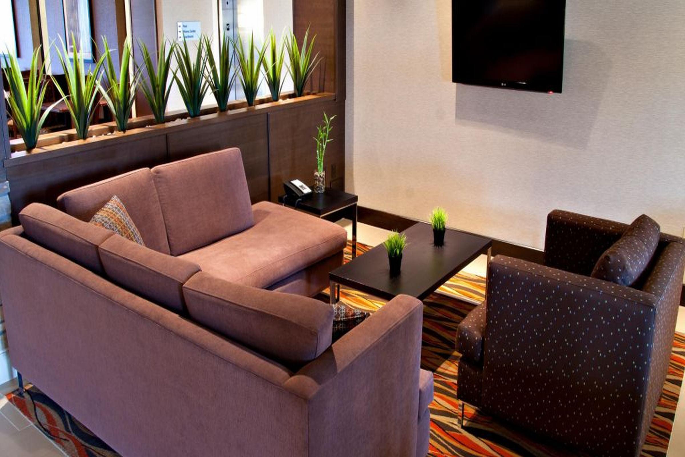 Holiday Inn Express Pembroke By Ihg Bagian luar foto