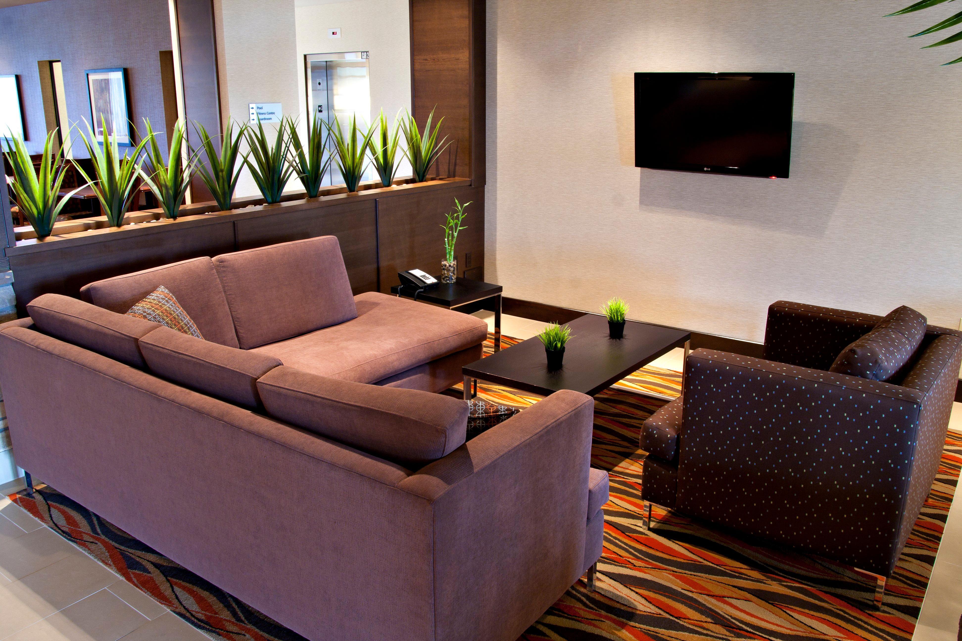 Holiday Inn Express Pembroke By Ihg Bagian luar foto