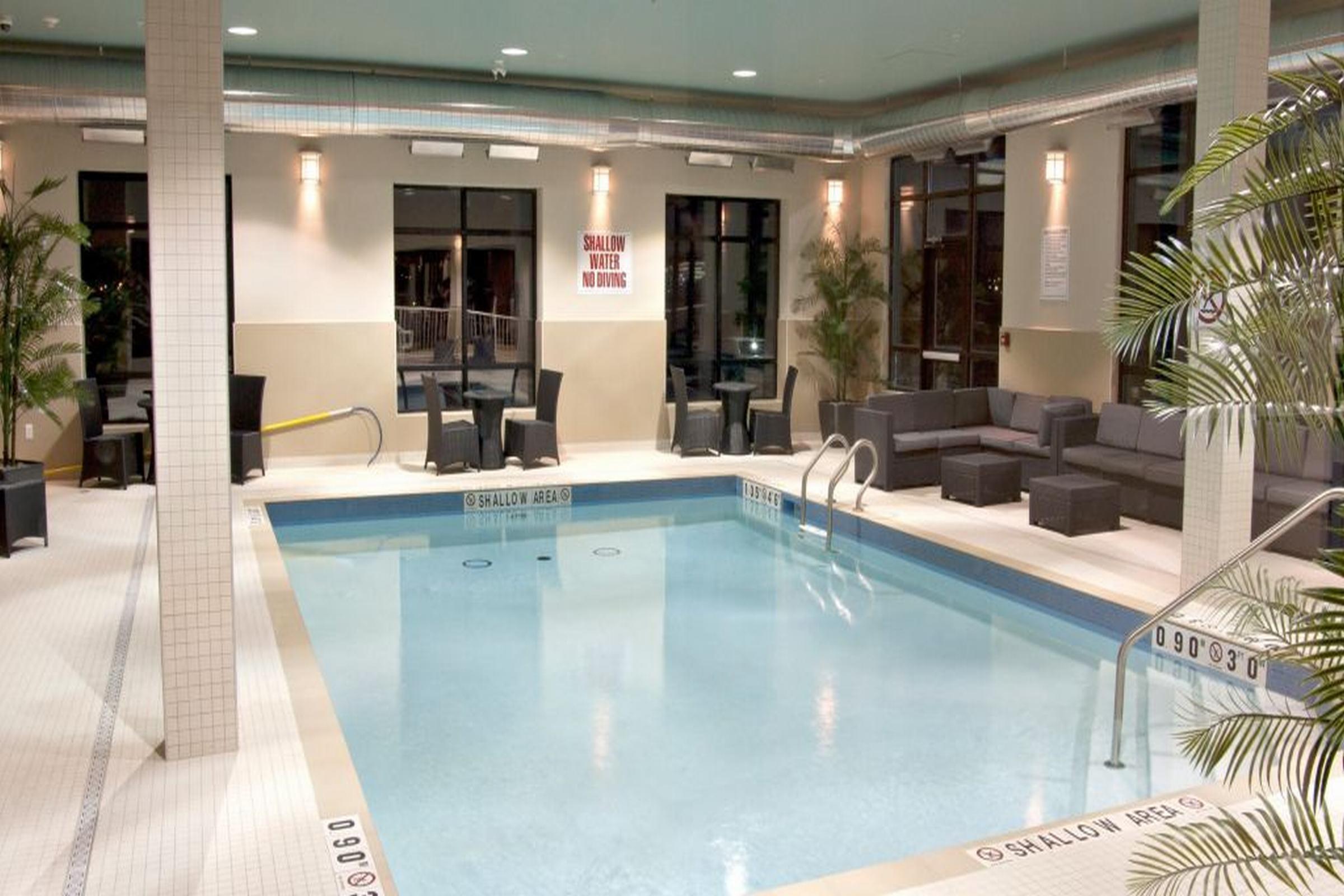Holiday Inn Express Pembroke By Ihg Bagian luar foto
