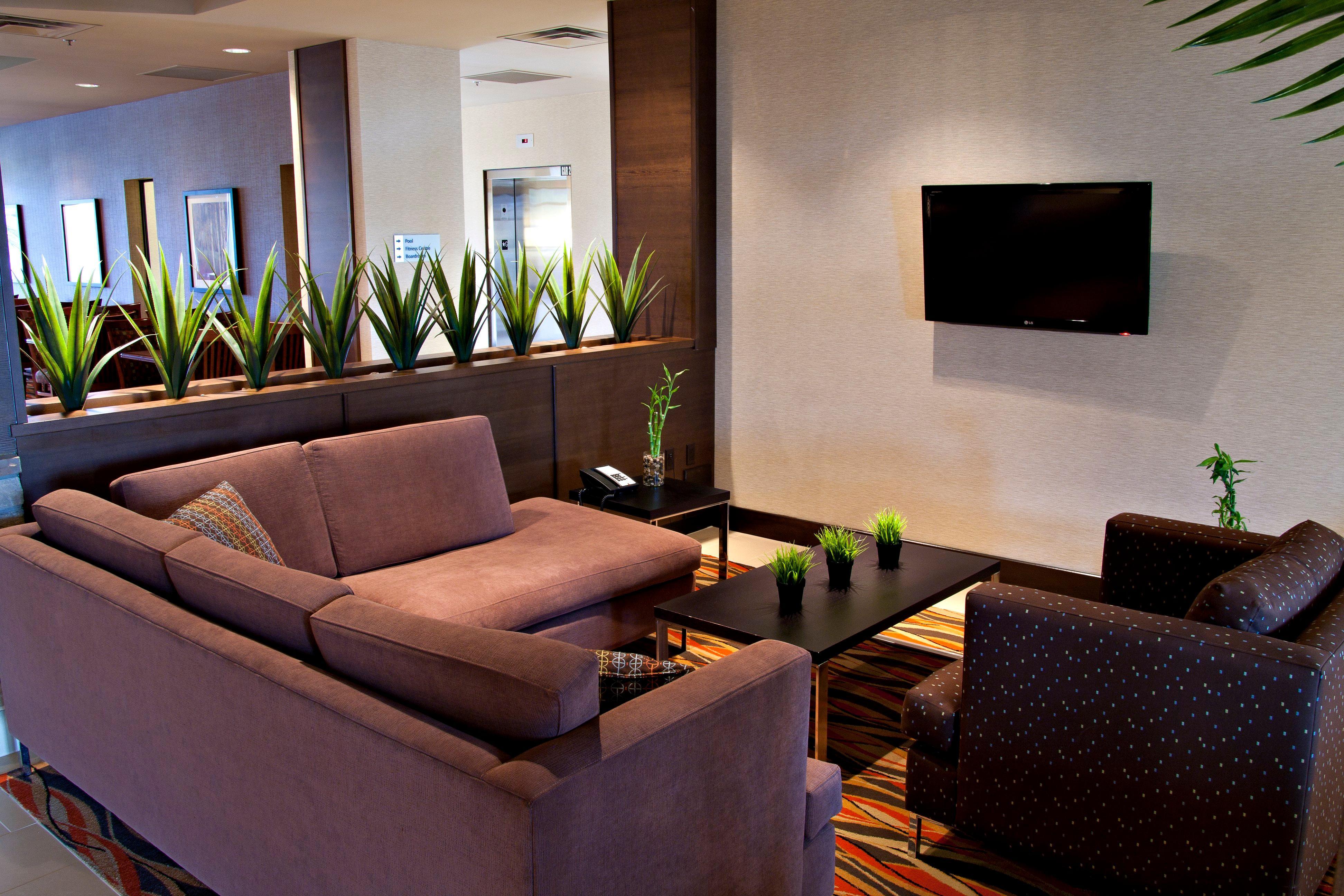Holiday Inn Express Pembroke By Ihg Bagian luar foto