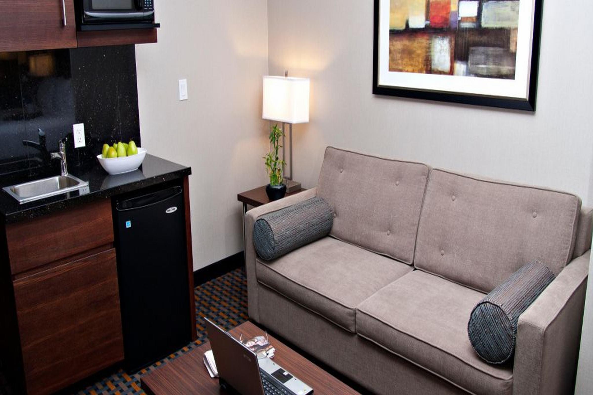 Holiday Inn Express Pembroke By Ihg Bagian luar foto