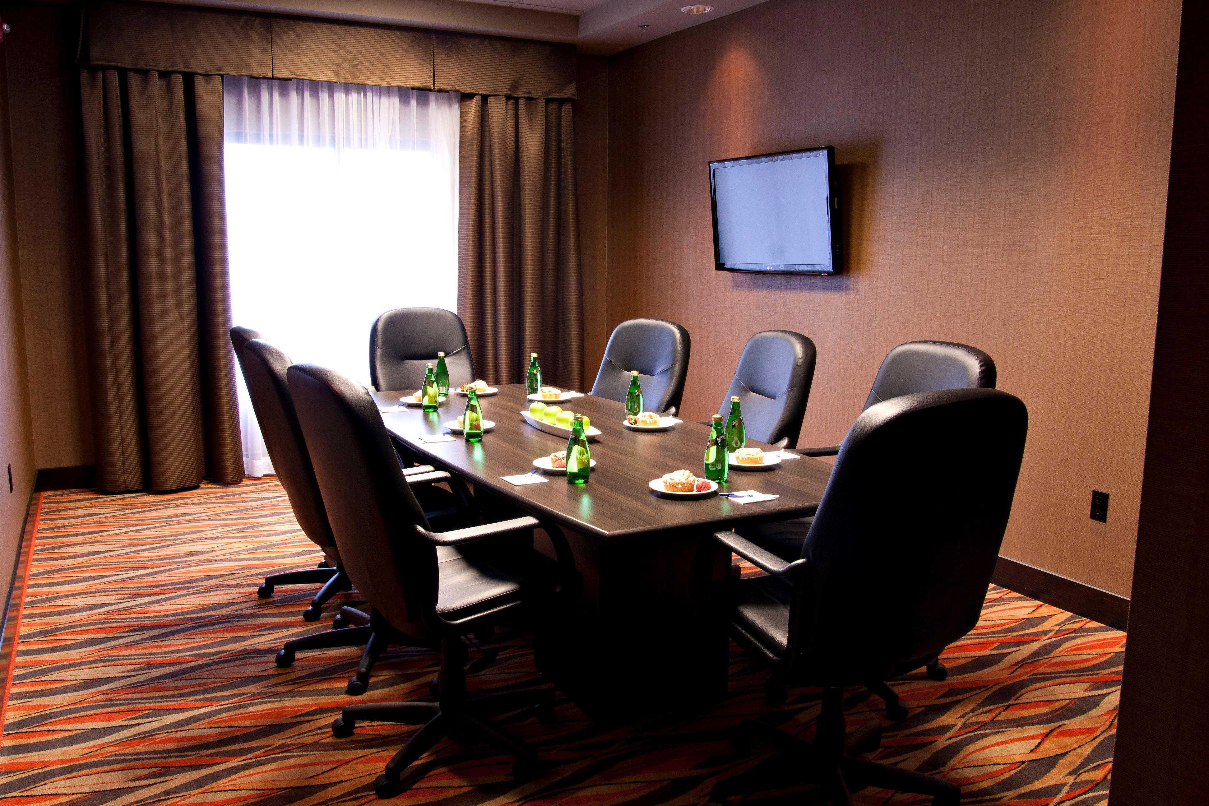 Holiday Inn Express Pembroke By Ihg Bagian luar foto