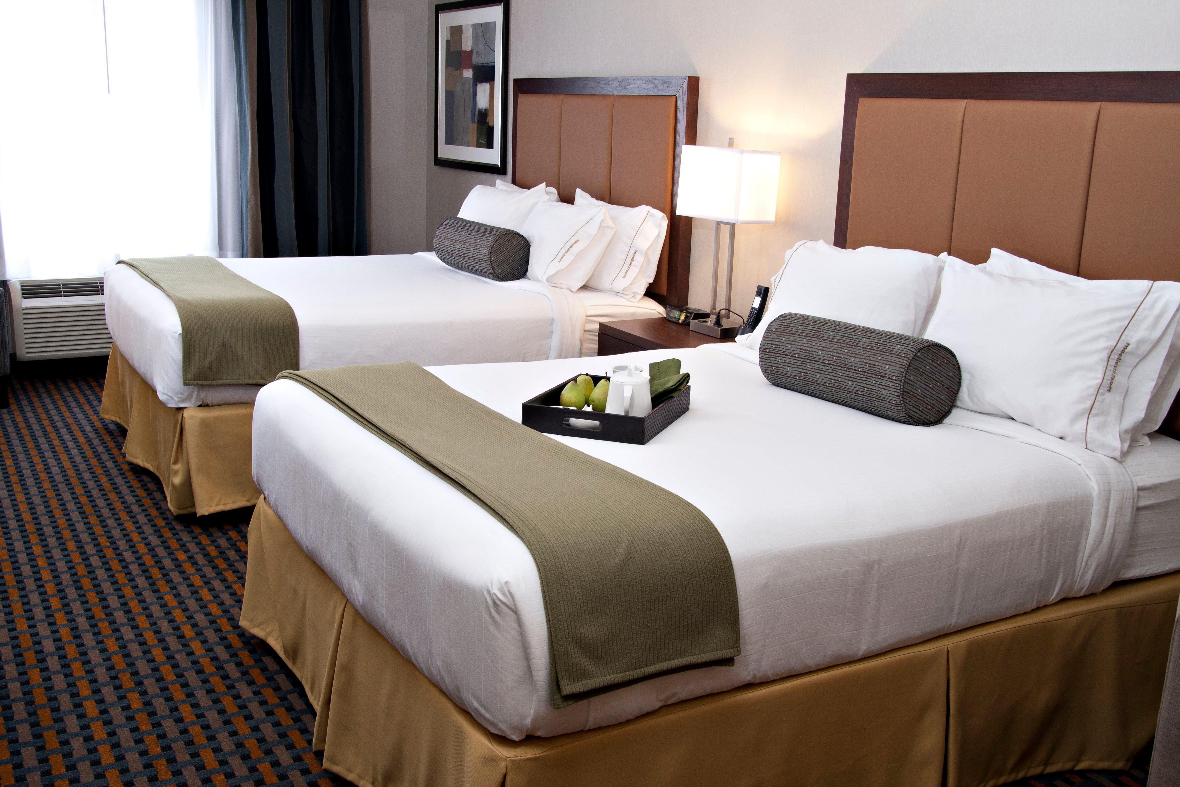 Holiday Inn Express Pembroke By Ihg Bagian luar foto