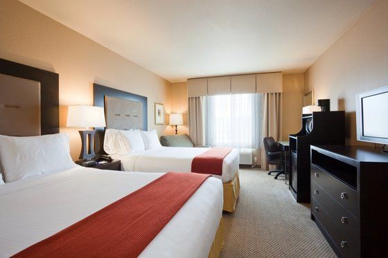 Holiday Inn Express Pembroke By Ihg Bagian luar foto